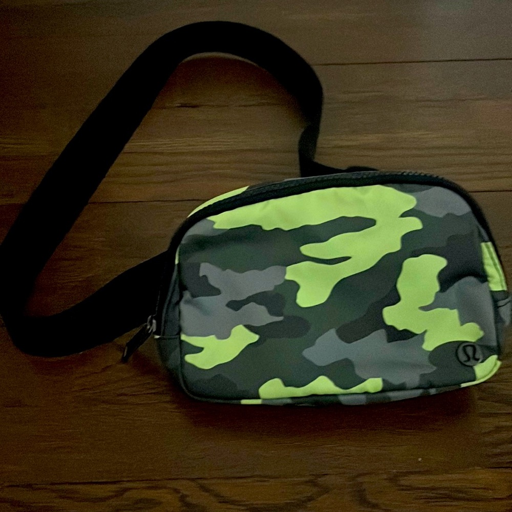 lululemon Everywhere Belt Bag 1L